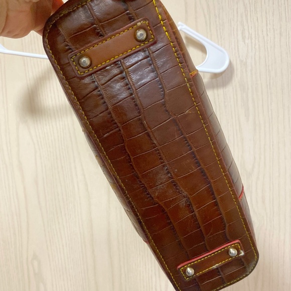 Dooney and  Bourke’s   Brown Croc Embossed Leather  Shoulder Bag . - Picture 10 of 12
